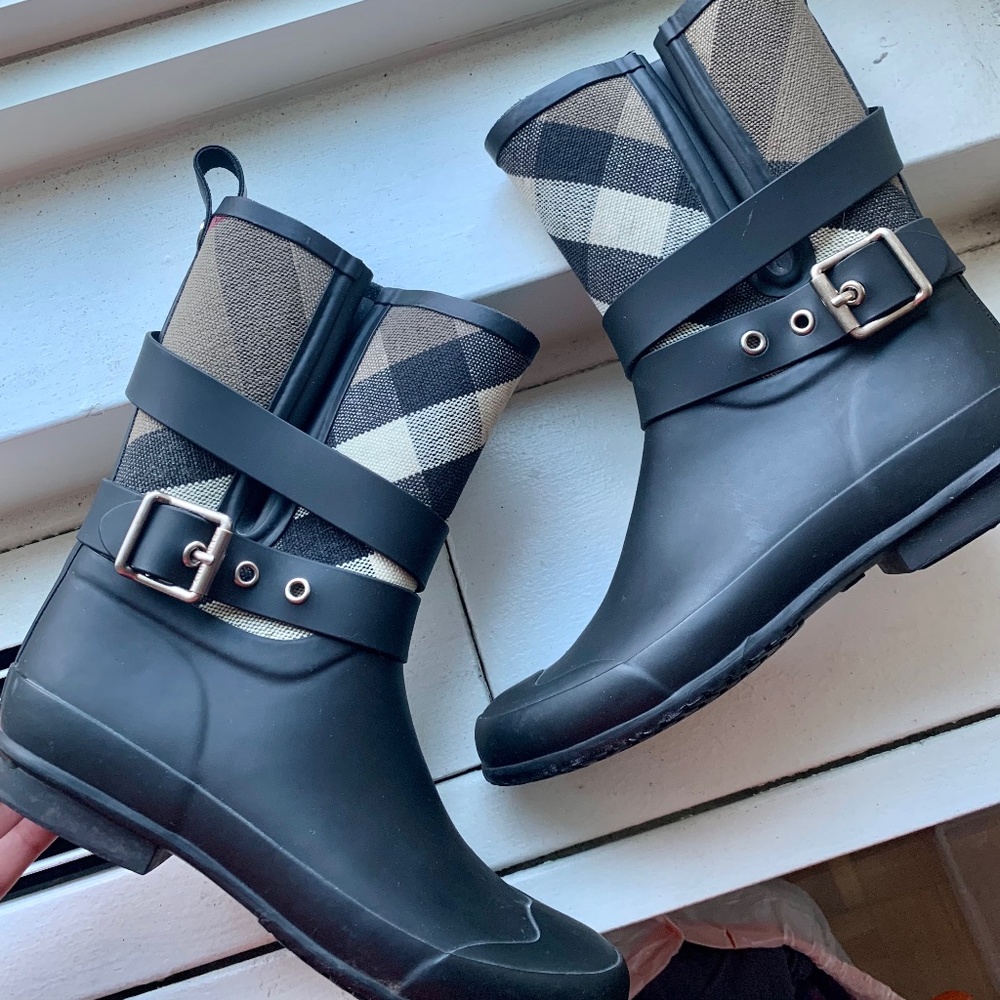 Burberry Holloway Moto Rain Boots/Booties (EUR 37)